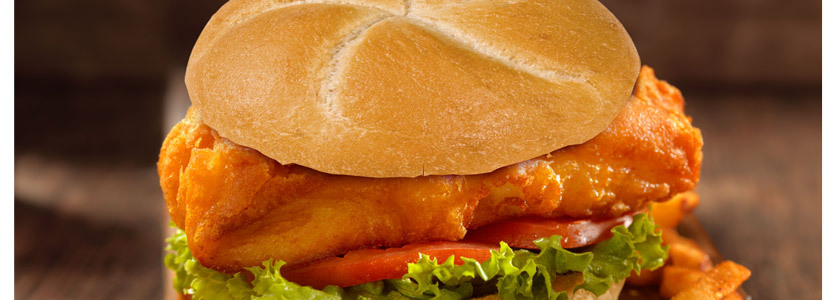Sandwich-Kaiserbrötchen „Giant“ mit Backfisch im Bierteig