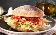 Gourmet Burger mit Pulled Salmon