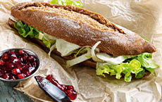 Ziegenkäse-Sandwich mit Salat
