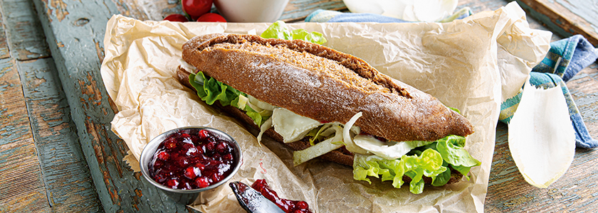 Ziegenkäse-Sandwich mit Salat
