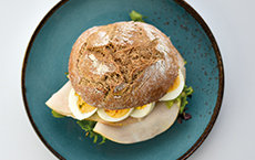 Potatobrötchen mit Putenbrustaufschnitt