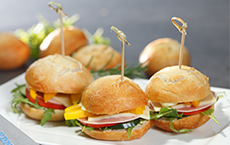 Mini-Rosenbrötchen mit Bierschinken