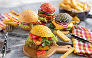 Bunte Party Burger mit Putensteak oder Soja-Patty