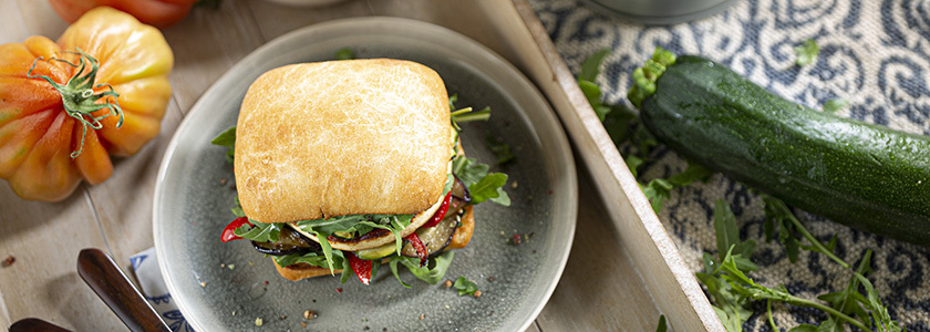 Halloumi-Burger mit Grillgemüse