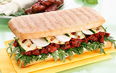 Ciabatta mit getrockneten Tomaten und Mozzarella