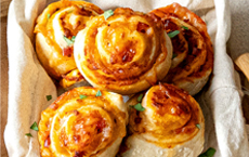 Pizzaschnecken mit Speckwürfel