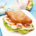 Fitnessfarmerbrötchen mit geraspelten Karotten