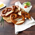 Laugenbrezel mit Butter gefüllt
