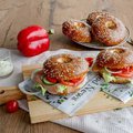 FF-Laugenbagel mit Sesam, vorgeschnitten - 1