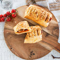 Tomaten-Mozzarella-Strudel