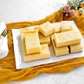 Käse-Blechkuchen, geschnitten - 1