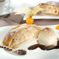 Dessert-Apfelstrudel, portioniert