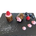Cannelloni, dunkel mit feinen gelben Linien