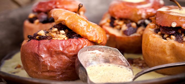 Sündhaft köstliche Bratäpfel Bratapfel mit Füllung aus mit einer Füllung aus Nüssen und Marzipan